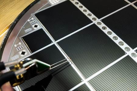 硅基太阳能电池效率新进展:日26.3%,德31.3%(附图)